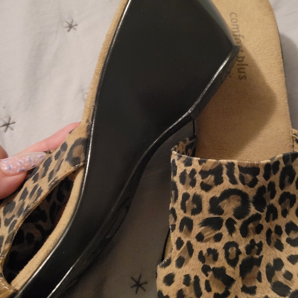 Sandals - Picture 2 of 5